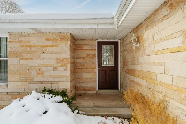 $999,000 | S78W30182 Sugden Road, Mukwonago, WI 53149