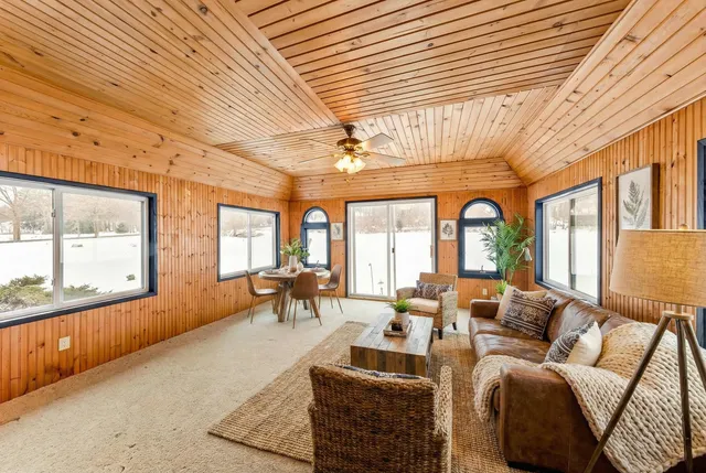 $999,000 | S78W30182 Sugden Road, Mukwonago, WI 53149