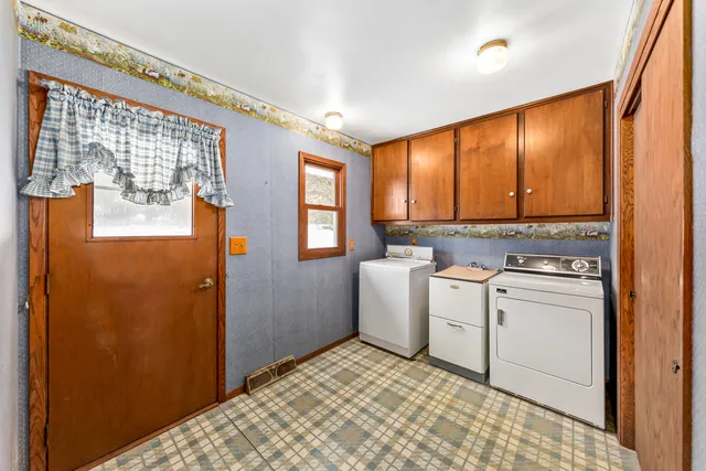 $999,000 | S78W30182 Sugden Road, Mukwonago, WI 53149