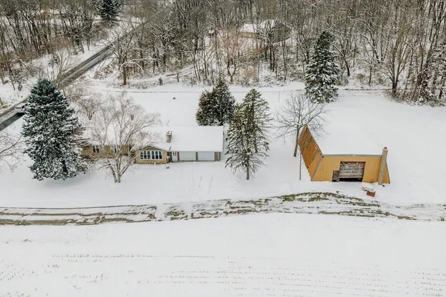 $999,000 | S78W30182 Sugden Road, Mukwonago, WI 53149