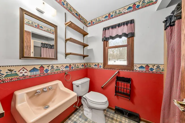 $999,000 | S78W30182 Sugden Road, Mukwonago, WI 53149