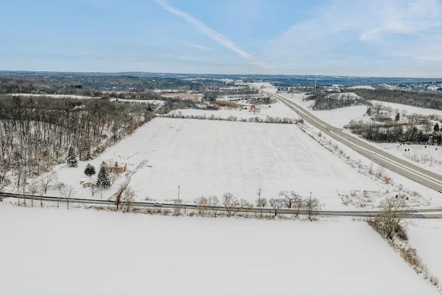 $999,000 | S78W30182 Sugden Road, Mukwonago, WI 53149