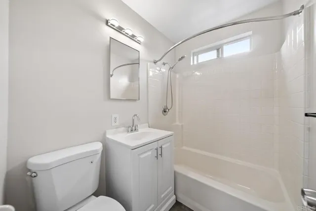 a view of back yard of the house