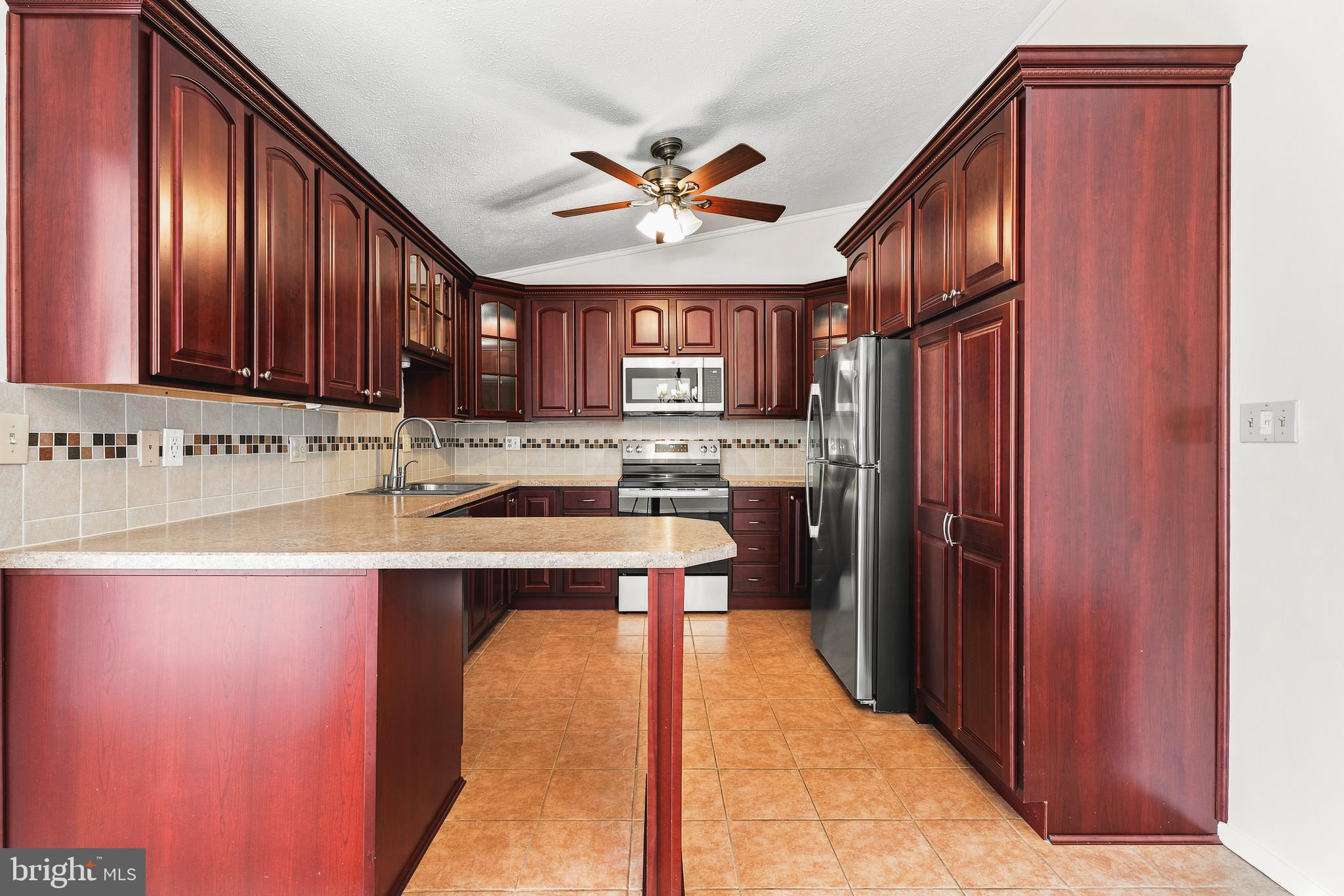 530 Holly Hunt Road Baltimore, MD 21220 - Photo 9 of 37 Updated Kitchen with Stainless Appliances