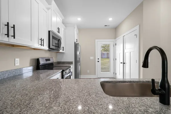 $1,400 | 1008 Oak Street, Unit B, Portland, TN 37148