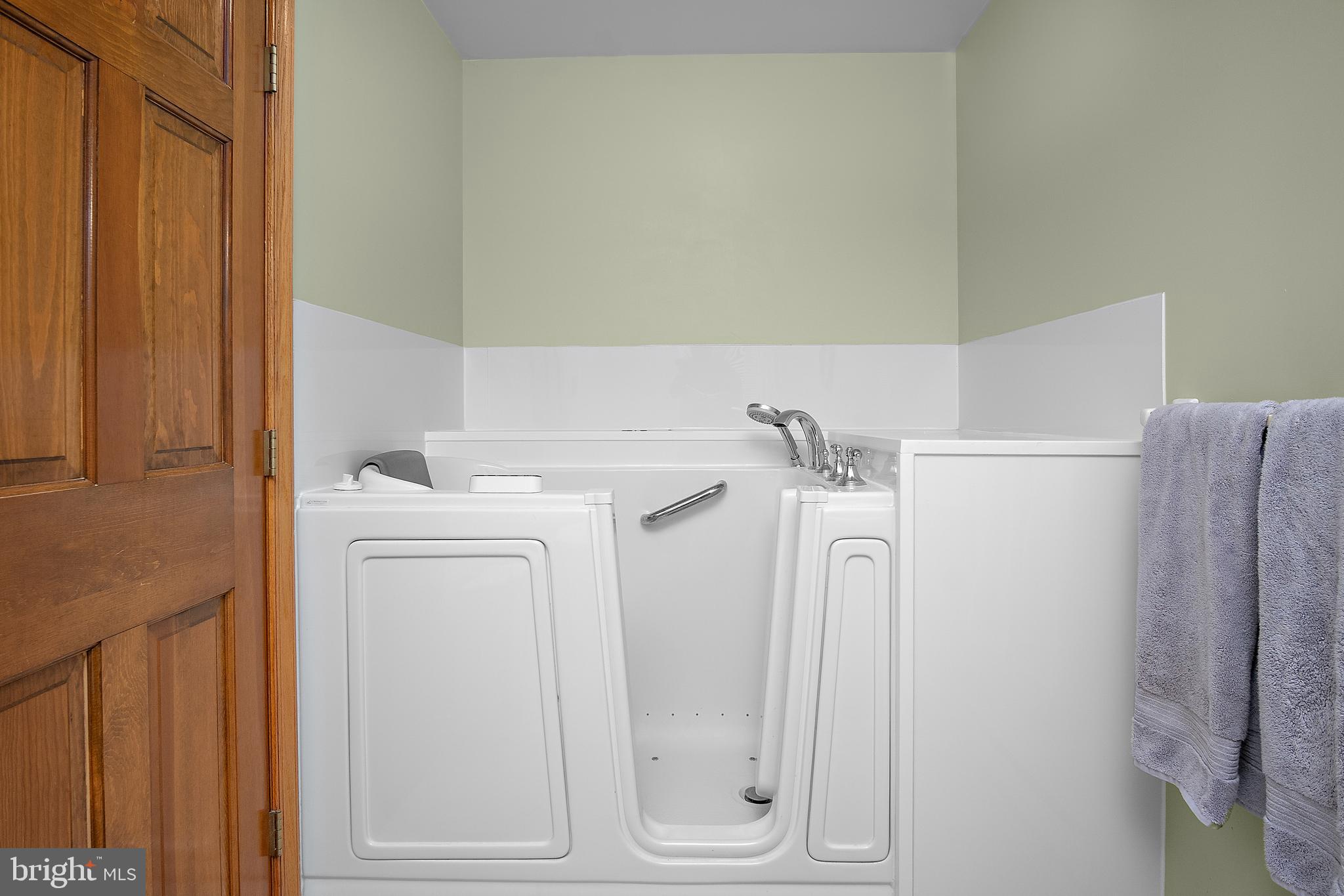 13810 Franks Run Road Smithsburg, MD 21783 - Photo 26 of 72 a utility room with dryer and washer