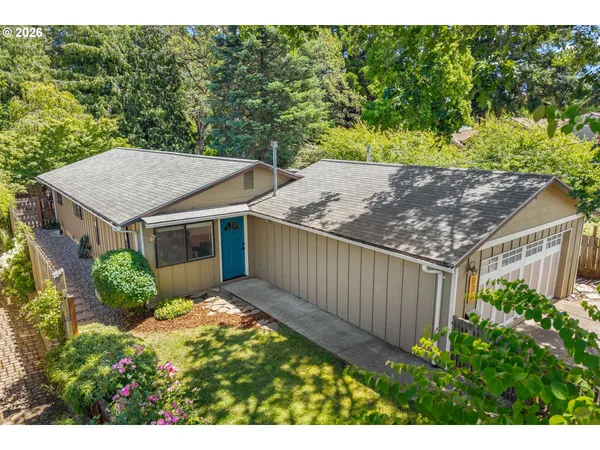 $735,000 | 915 7th Street, Hood River, OR 97031