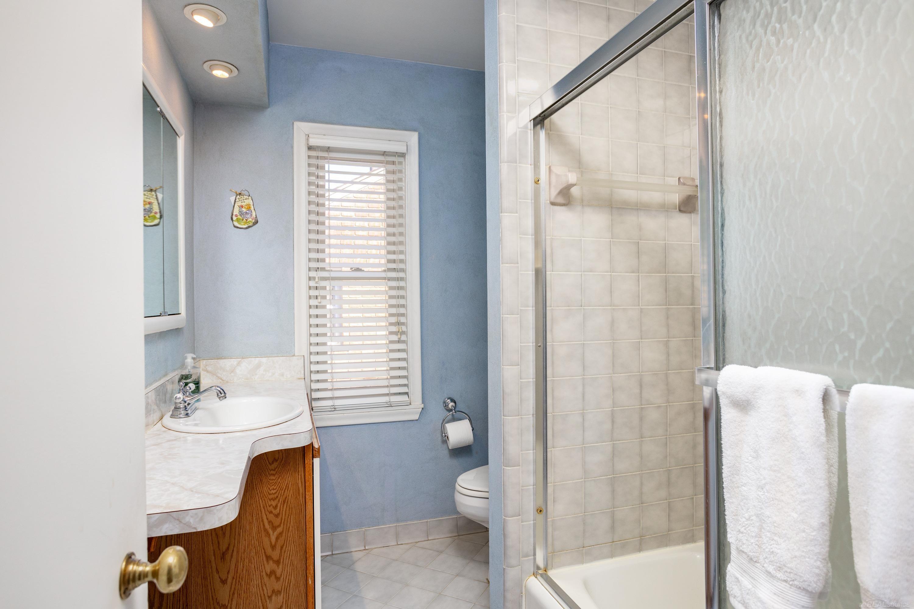 1115 Whittier Road Grosse Pointe, MI 48230 - Photo 33 of 68 50086408-32.JPG