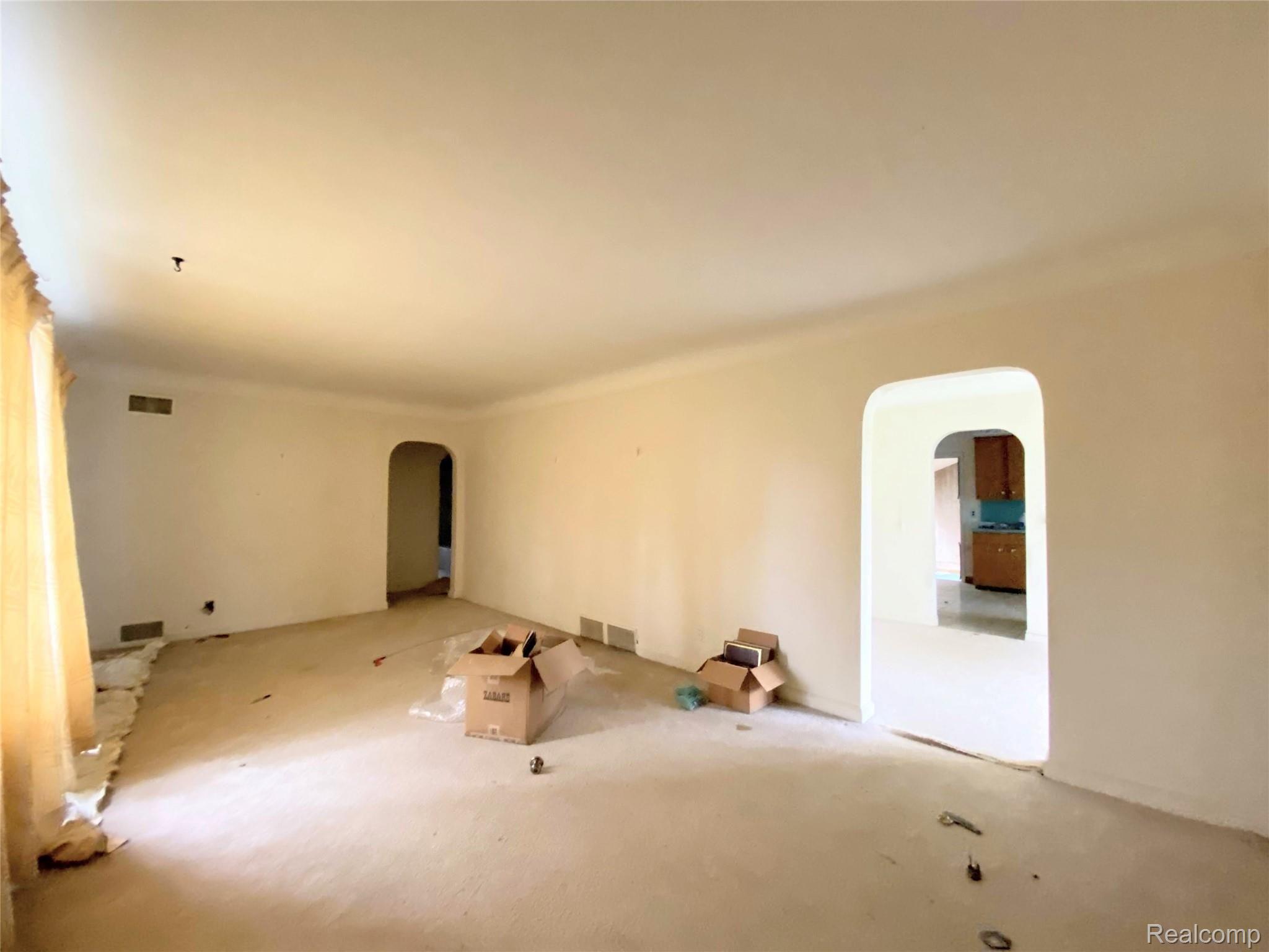 1511 Parke Street Rochester, MI 48307 - Photo 7 of 39 196D5CE2-BCF1-46D5-865E-48FB210C2602.jpg
