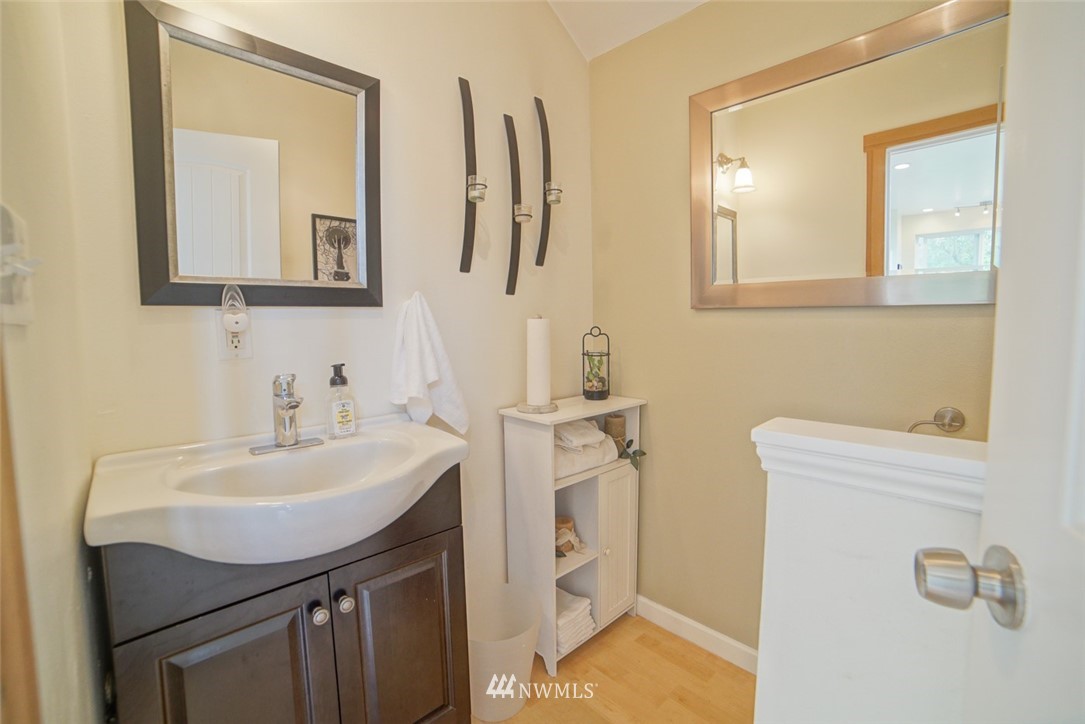 15431 Bandix Road Southeast Olalla, WA 98359 - Photo 11 of 25 Gallery Image 11
