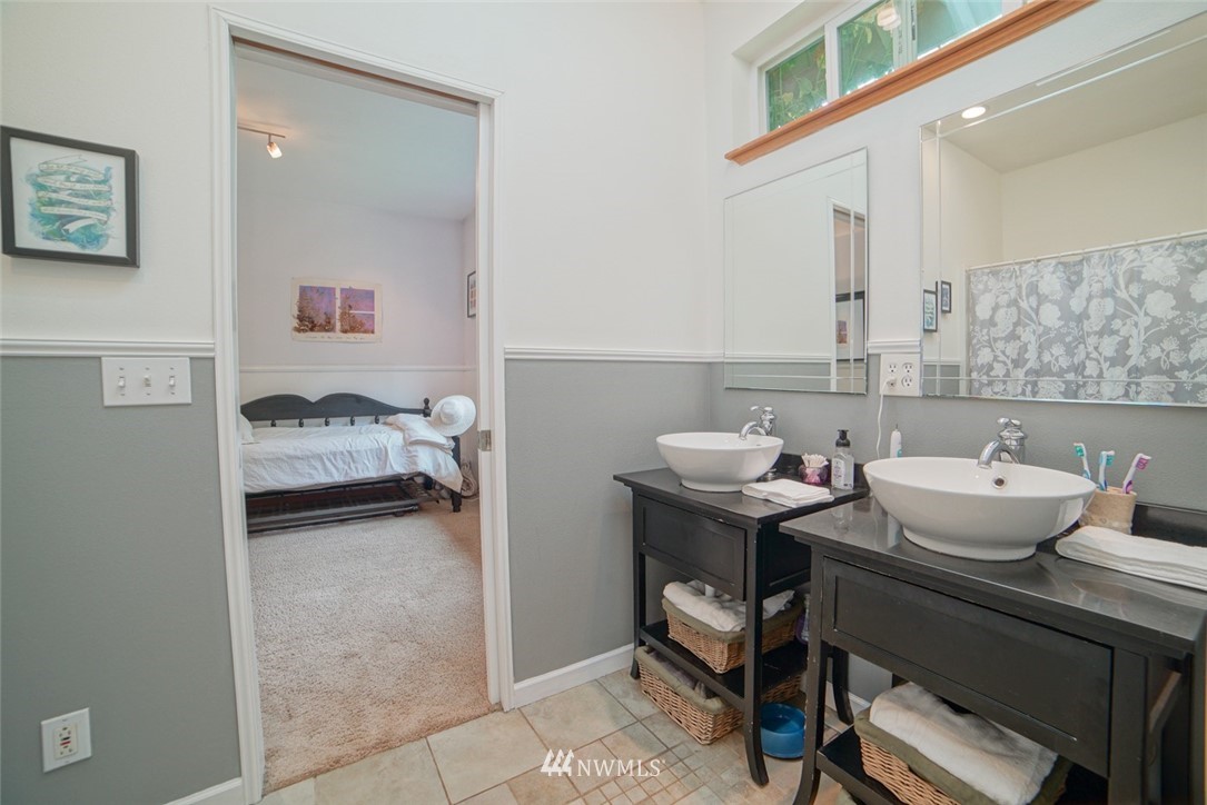 15431 Bandix Road Southeast Olalla, WA 98359 - Photo 13 of 25 Gallery Image 13