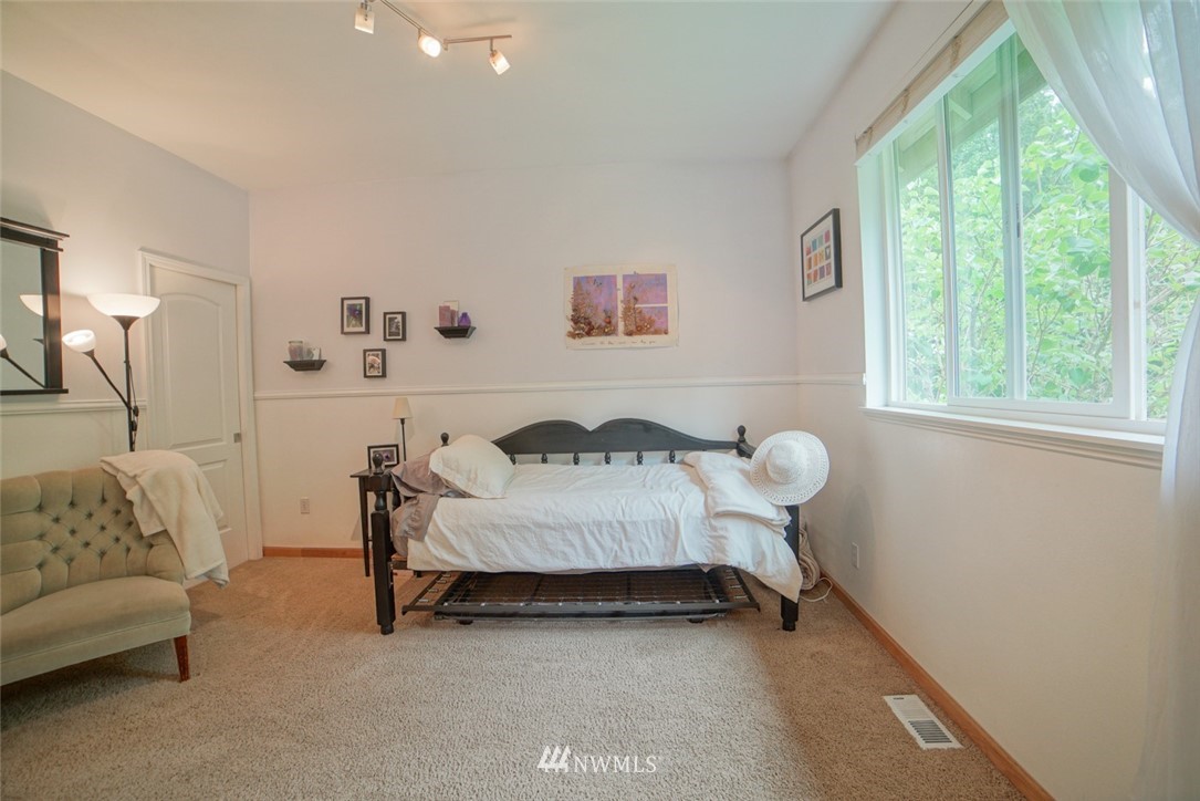 15431 Bandix Road Southeast Olalla, WA 98359 - Photo 14 of 25 Gallery Image 14