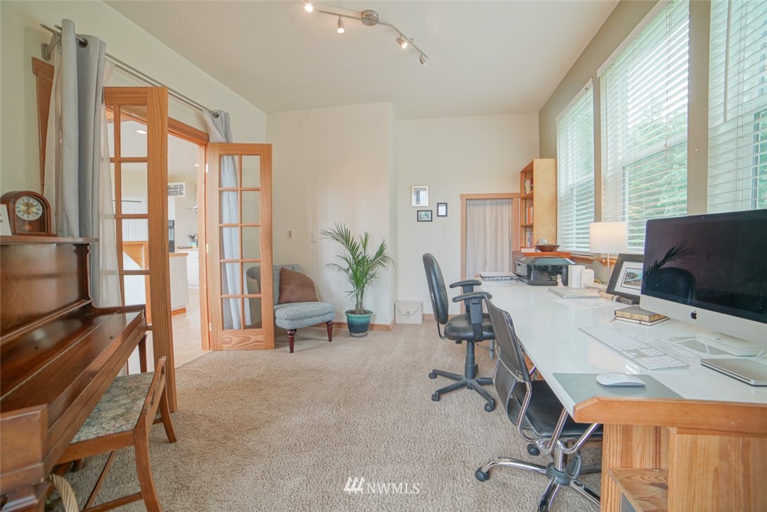 15431 Bandix Road Southeast Olalla, WA 98359 - Photo 10 of 25 Gallery Image 10