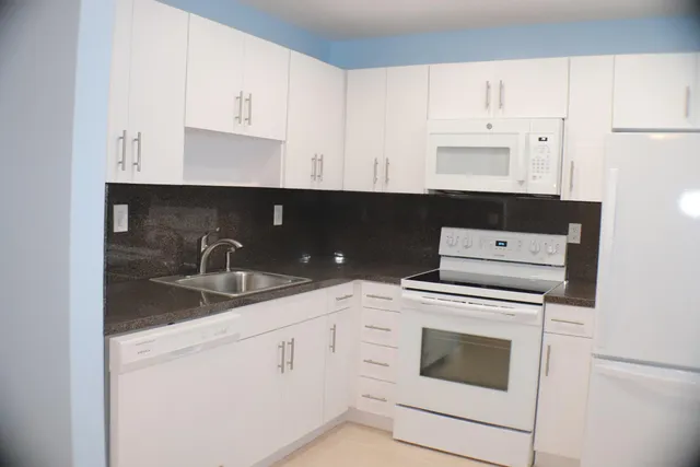 $1,500 | 464 Burgundy North, Unit 464, Delray Beach, FL 33484