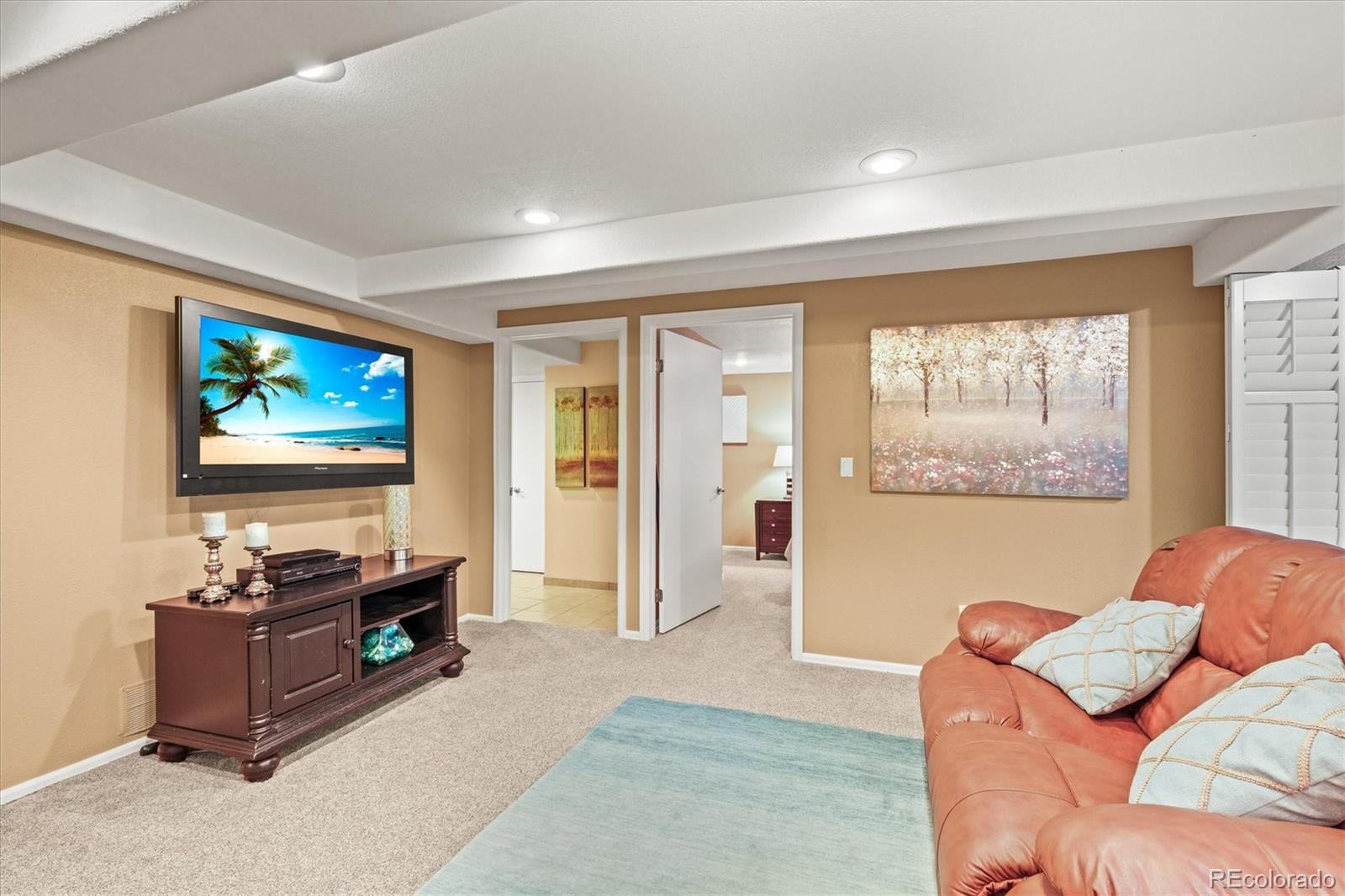 3115 White Oak Lane Highlands Ranch, CO 80129 - Photo 33 of 43 a living room with furniture and a flat screen tv