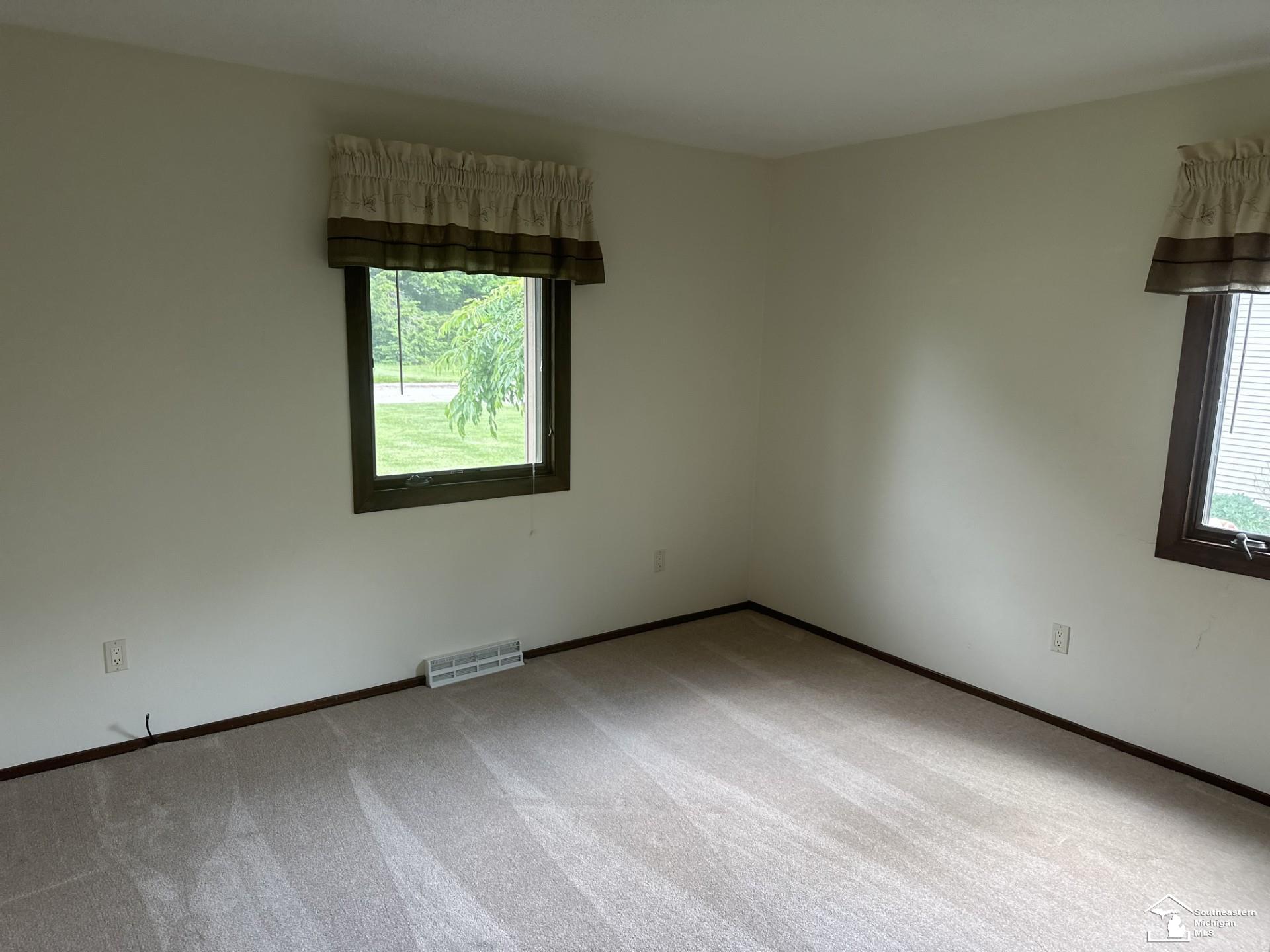2057 West State Line Road Temperance, MI 48182 - Photo 19 of 35