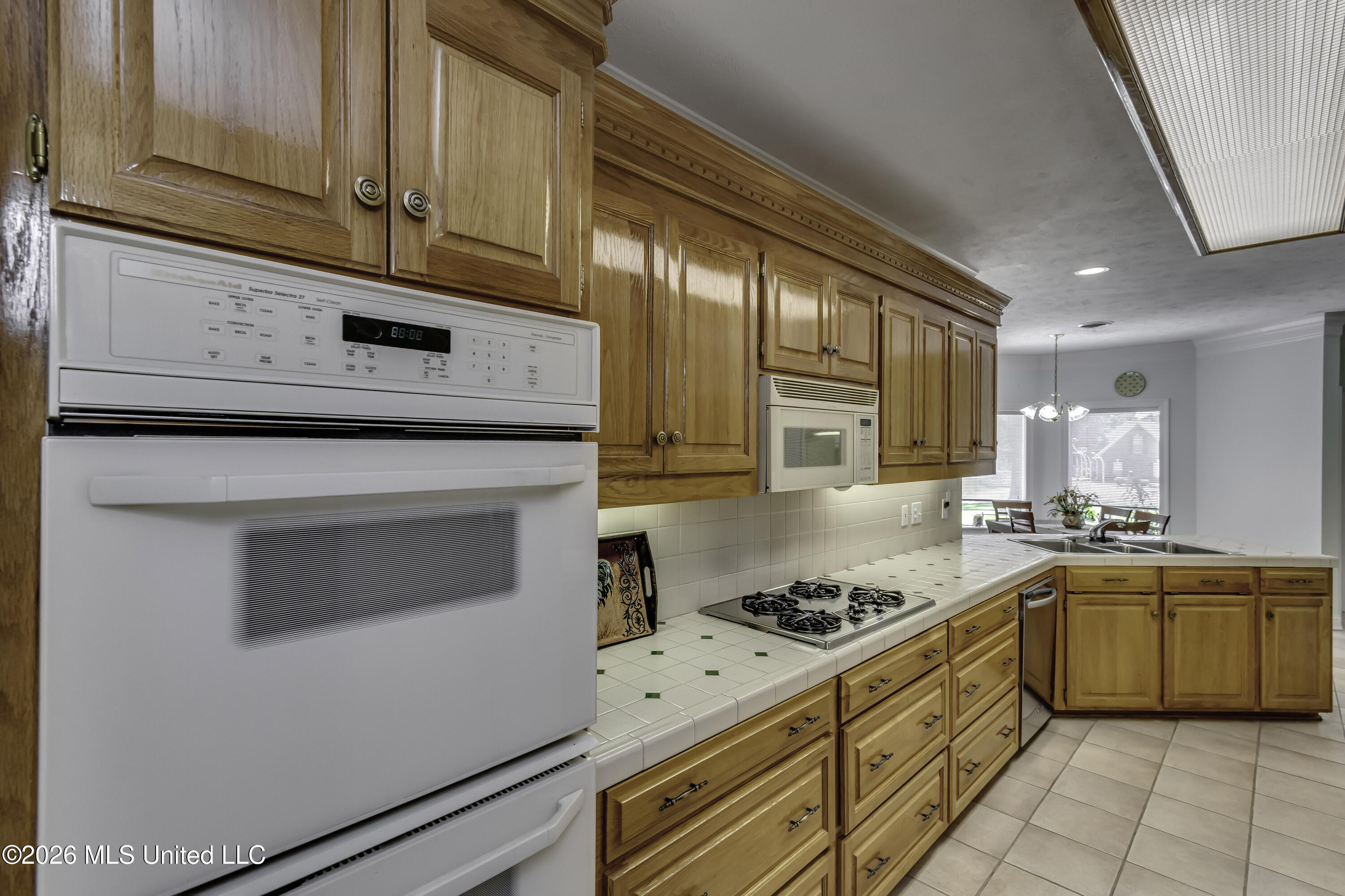656 April Sound Pearl, MS 39208 - Photo 10 of 61 Kitchen
