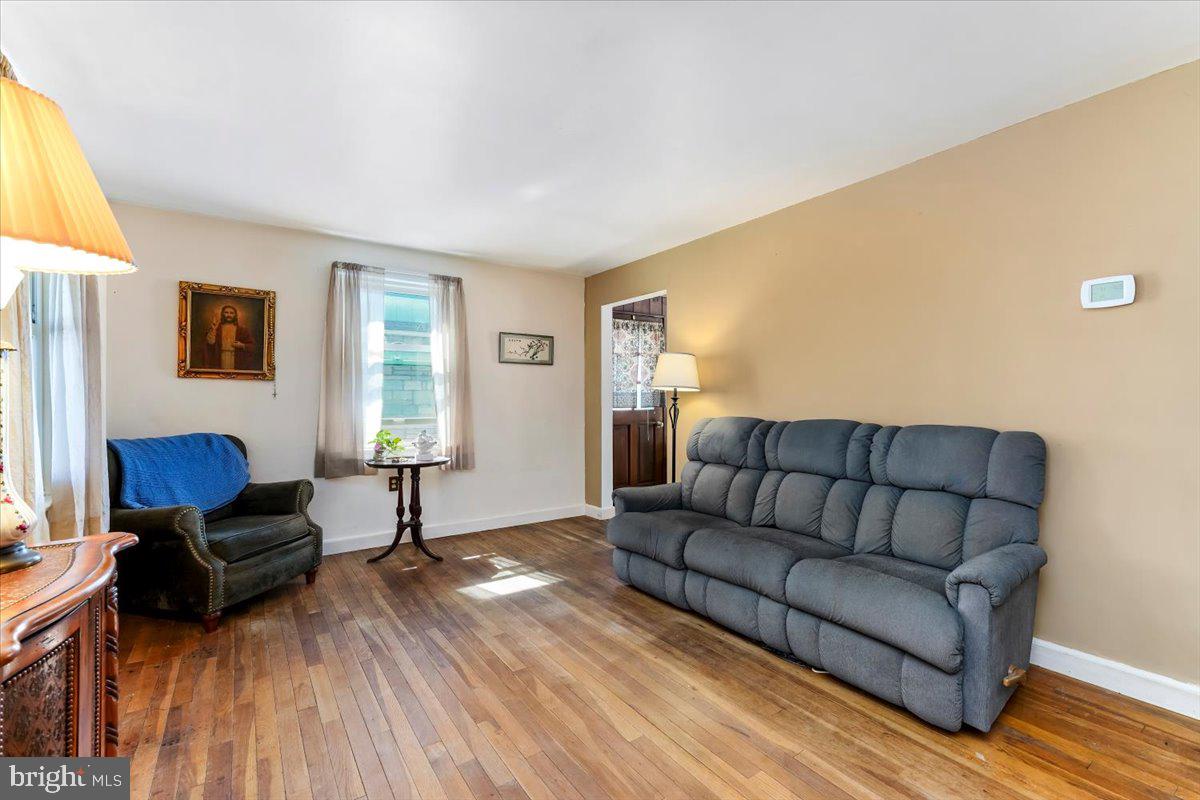 438 Woodcrest Avenue Lititz, PA 17543 - Photo 3 of 38