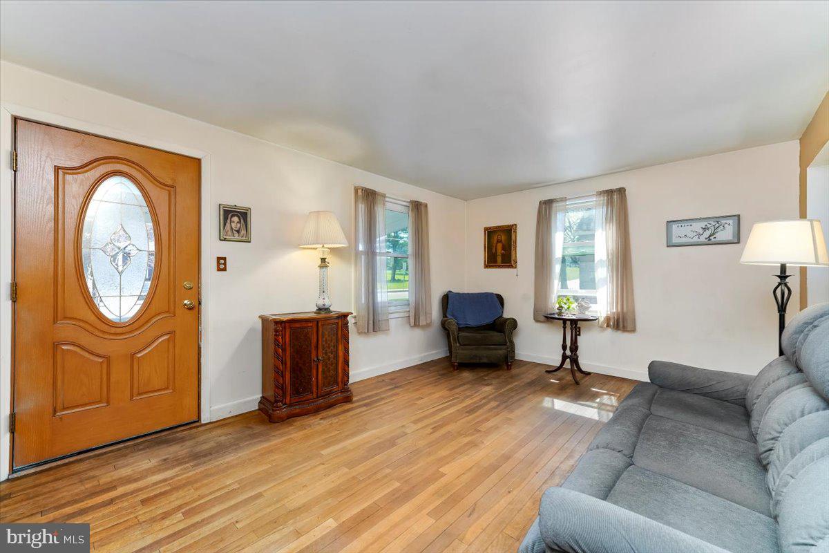 438 Woodcrest Avenue Lititz, PA 17543 - Photo 4 of 38