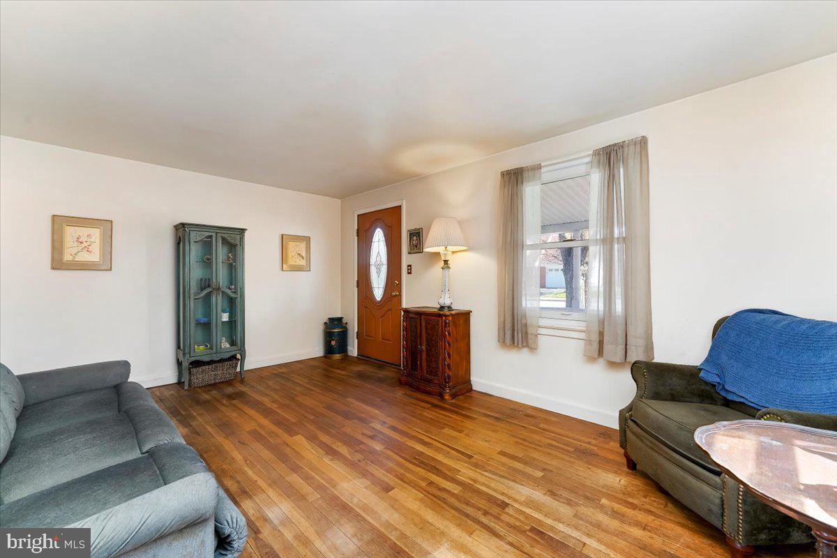 438 Woodcrest Avenue Lititz, PA 17543 - Photo 5 of 38