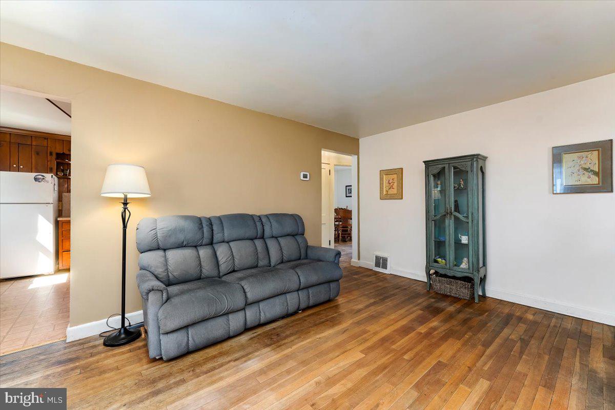 438 Woodcrest Avenue Lititz, PA 17543 - Photo 6 of 38