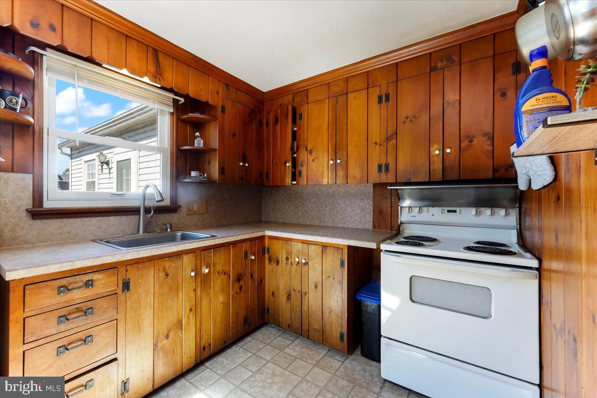 438 Woodcrest Avenue Lititz, PA 17543 - Photo 8 of 38