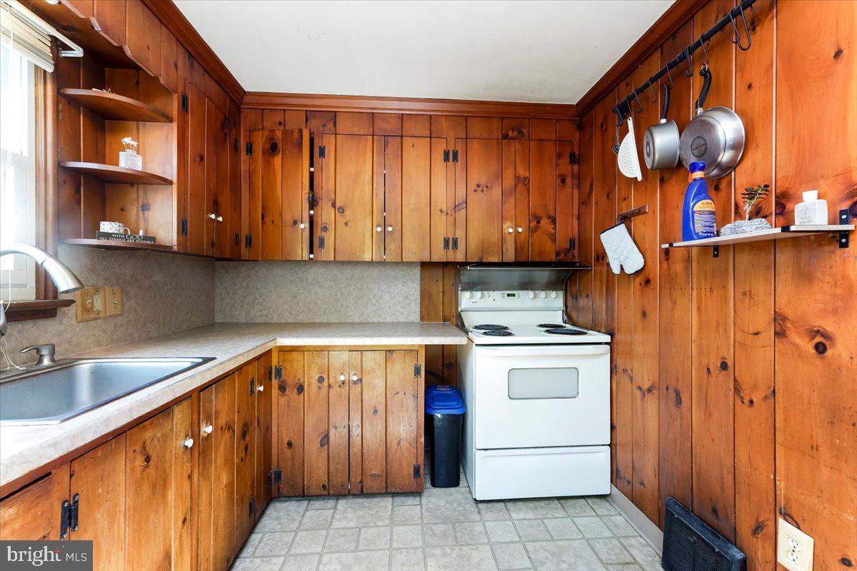 438 Woodcrest Avenue Lititz, PA 17543 - Photo 9 of 38