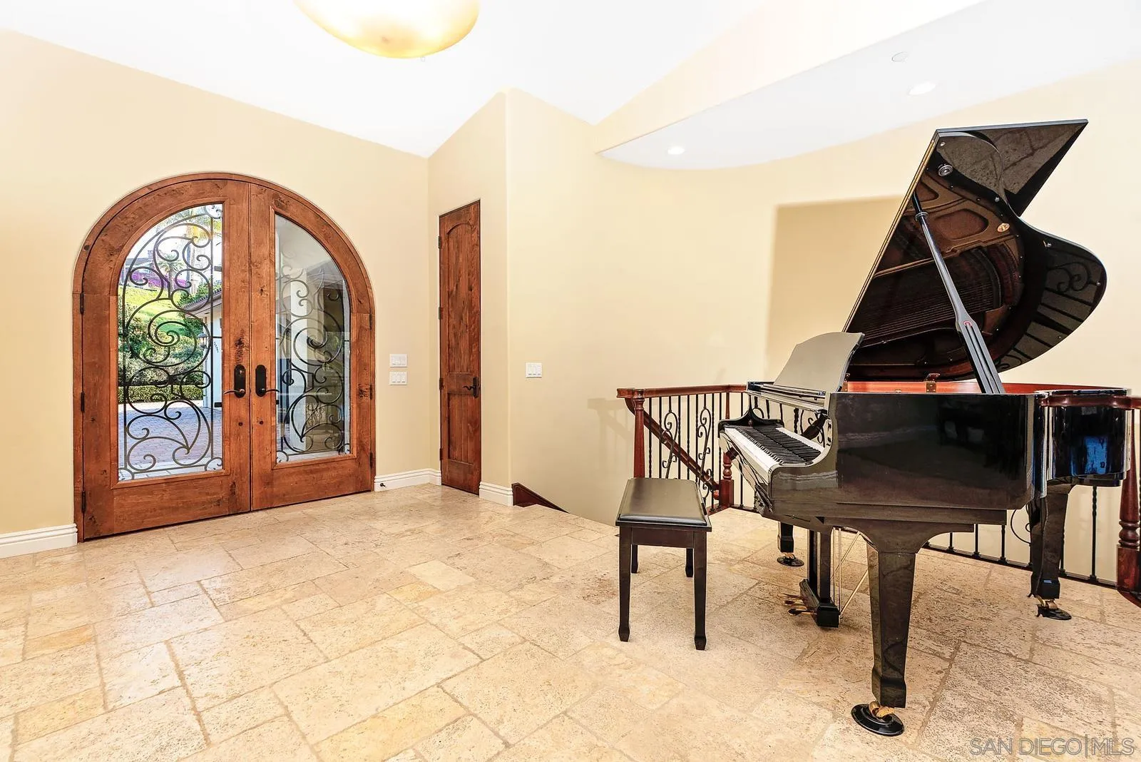 31781 Wrightwood Road Bonsall, CA 92003 - Photo 5 of 46 a view of a livingroom with furniture and entryway