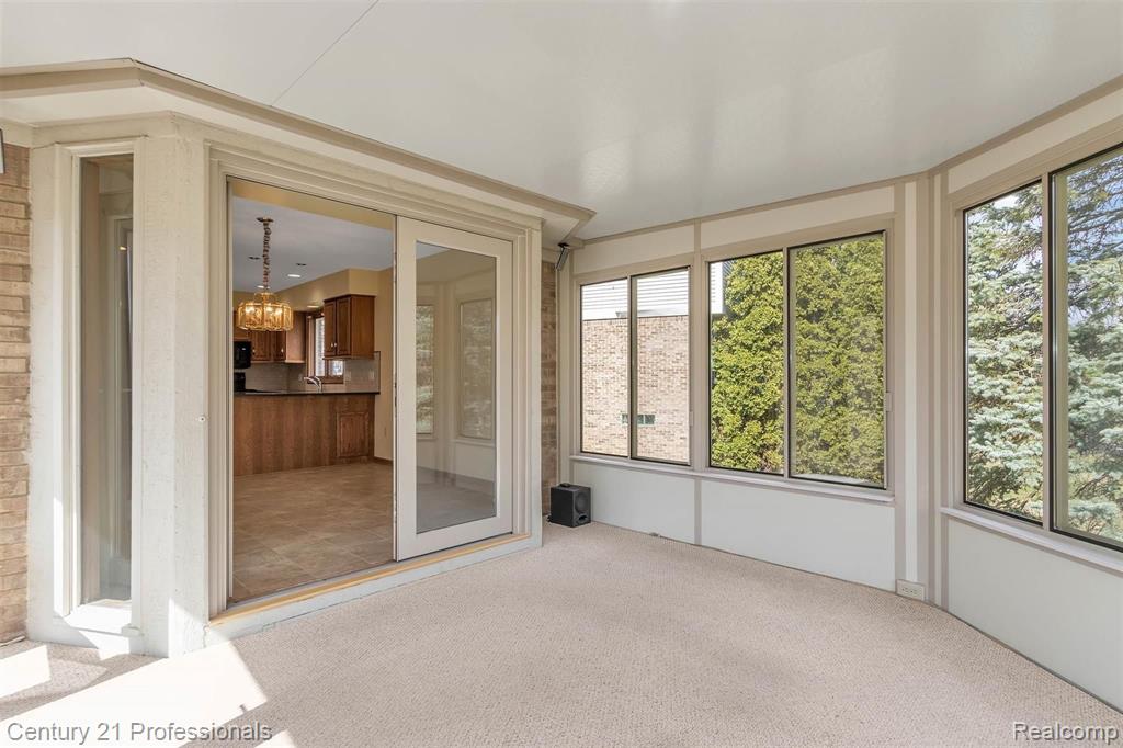 1605 Crestline Lane Rochester Hills, MI 48307 - Photo 19 of 43