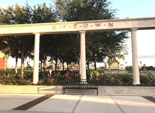 a view of a building entrance
