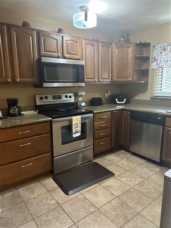 600 Cranes Way, Unit 204 Altamonte Springs, FL 32701 - Photo 4 of 26 a kitchen with stainless steel appliances granite countertop a stove and a sink