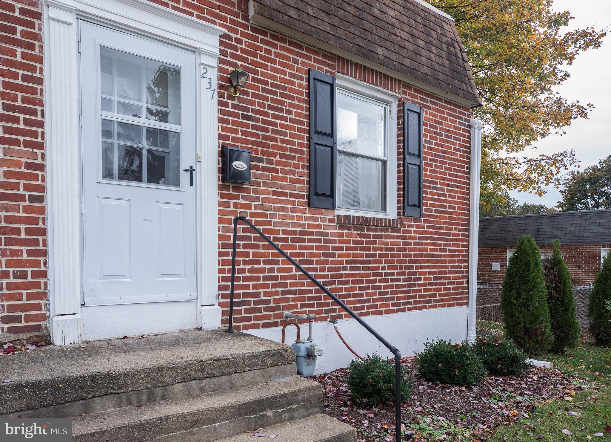 237 Miner Street Malvern, PA 19355 - Photo 4 of 35 Lovely Brick Exterior Ranch Home