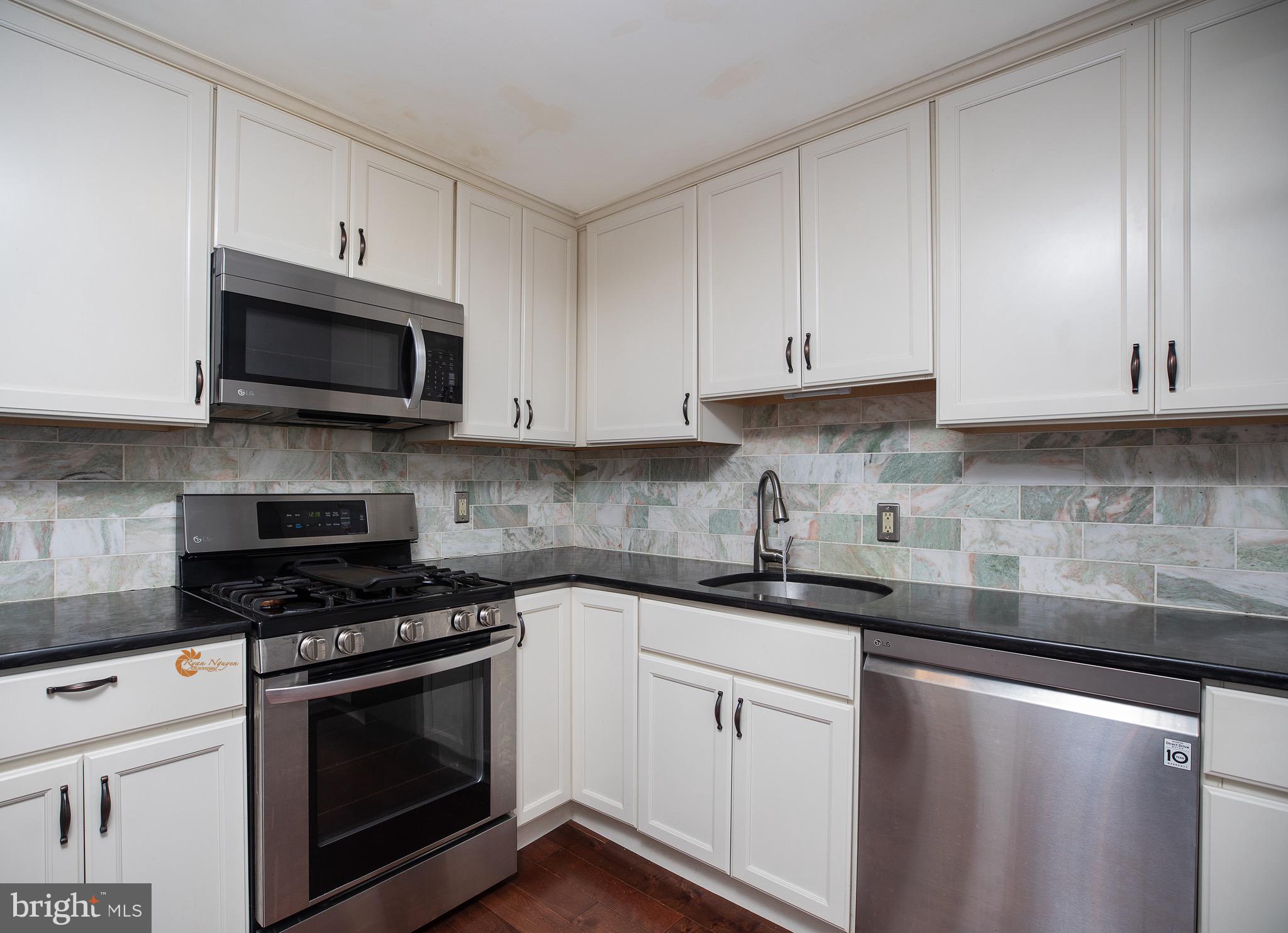 237 Miner Street Malvern, PA 19355 - Photo 8 of 35 Newer Tile Backsplash in Kitchen