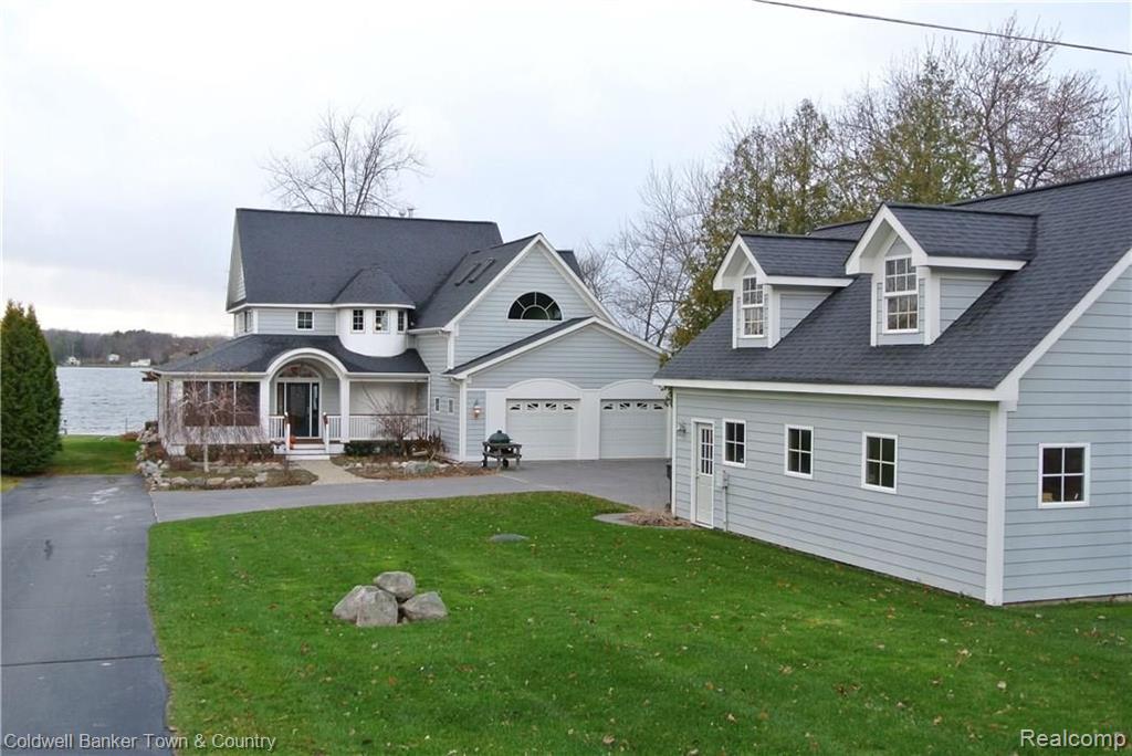 10231 Carmer Road Fenton, MI 48430 - Photo 1 of 42