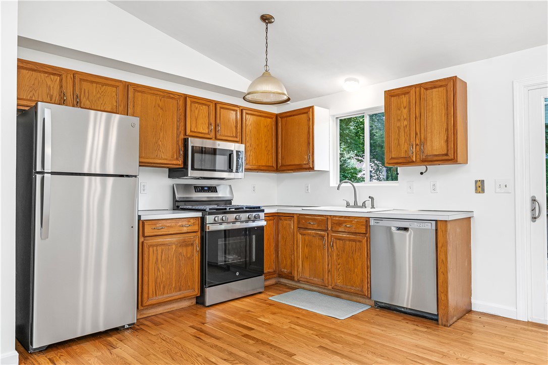 107 Huckleberry Road North Kingstown, RI 02852 - Photo 8 of 29