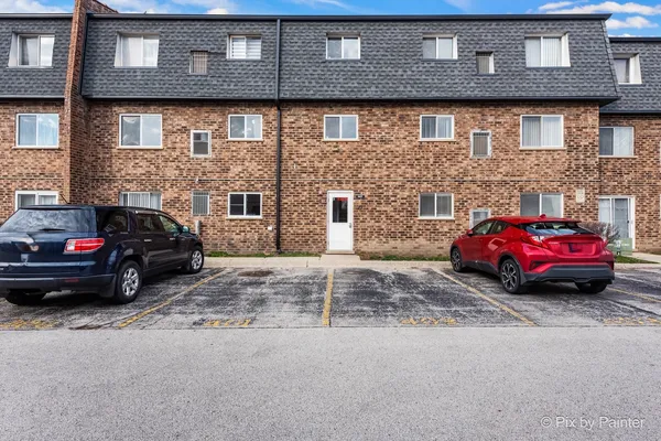 $1,900 | 9407 Bay Colony Drive, Unit 2W, Des Plaines, IL 60016