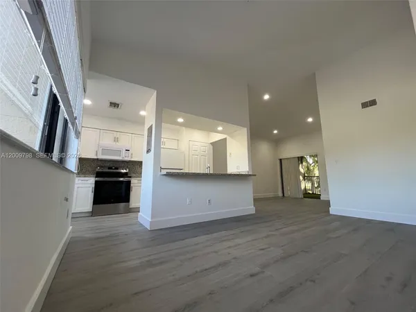 $2,200 | Esprit Condominiums, Miami, FL 33186