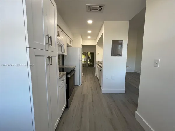 $2,200 | Esprit Condominiums, Miami, FL 33186