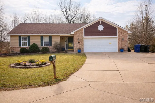 $299,900 | 164 Eldorado Drive, Moscow Mills, MO 63362