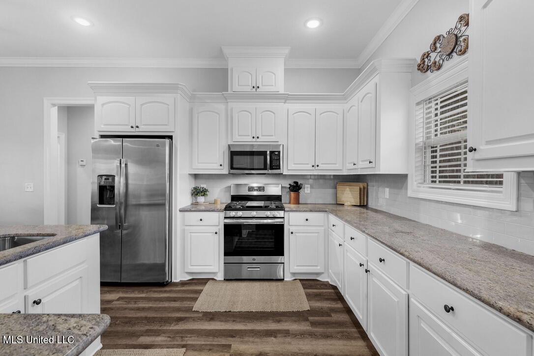 144 Western Ridge Circle Canton, MS 39046 - Photo 2 of 35 08BD59C5-A6C9-46F0-A591-F01D4B75E8A9_1_1