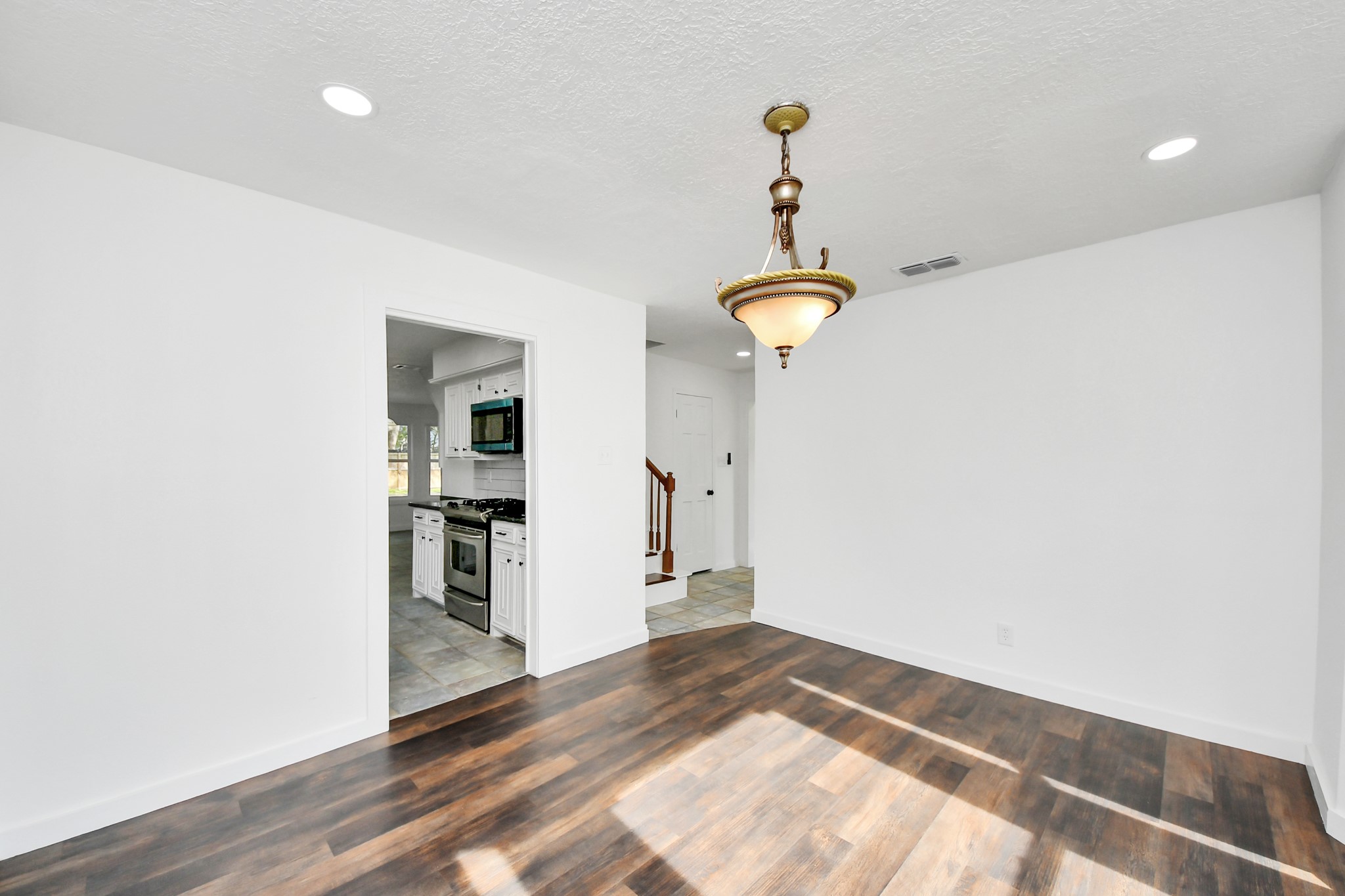 616 South Rivershire Drive Conroe, TX 77304 - Photo 4 of 35 Gallery Image 4