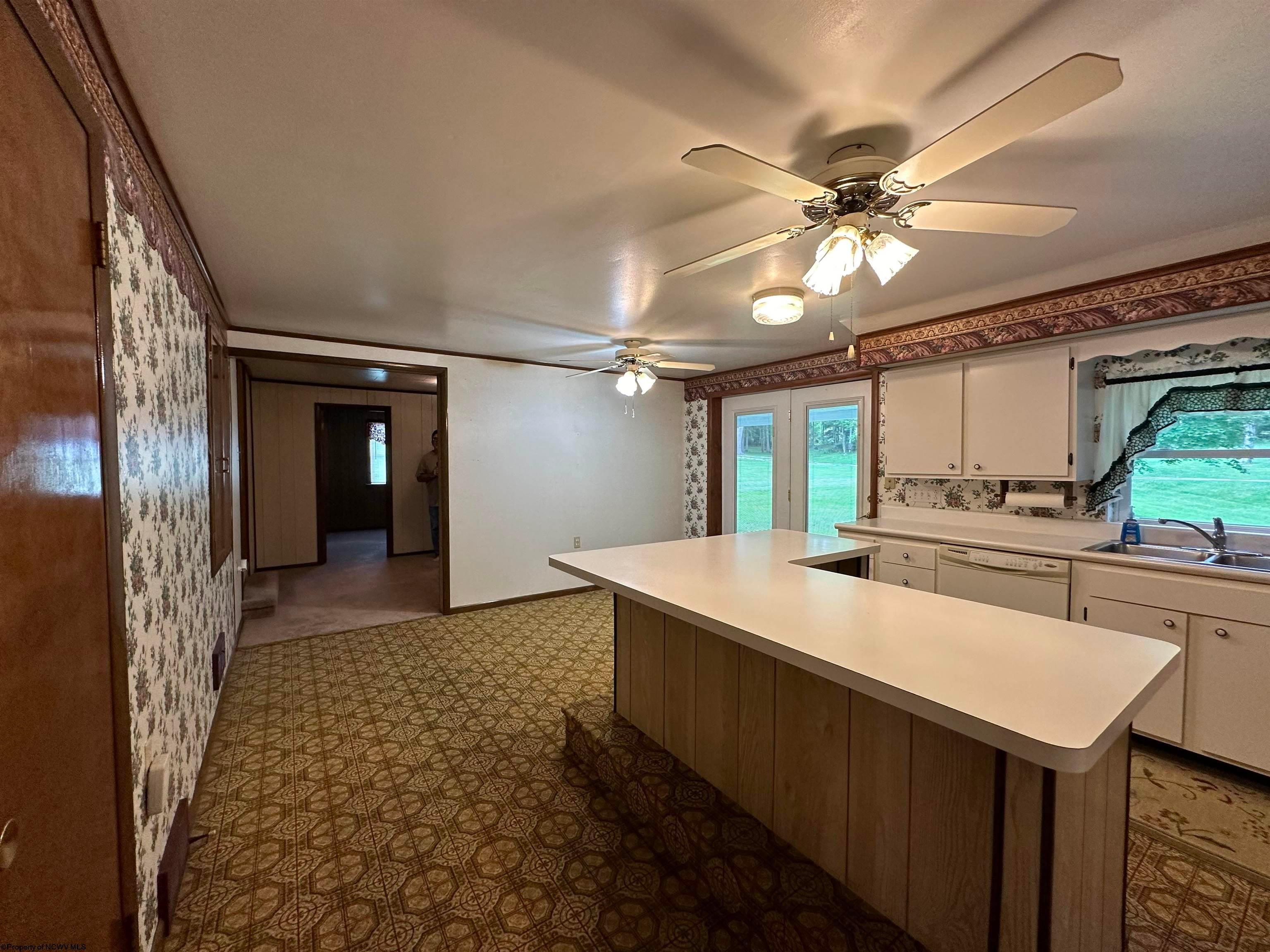 406 S Road Reedsville, WV 26547 - Photo 4 of 34 Gallery Image 4