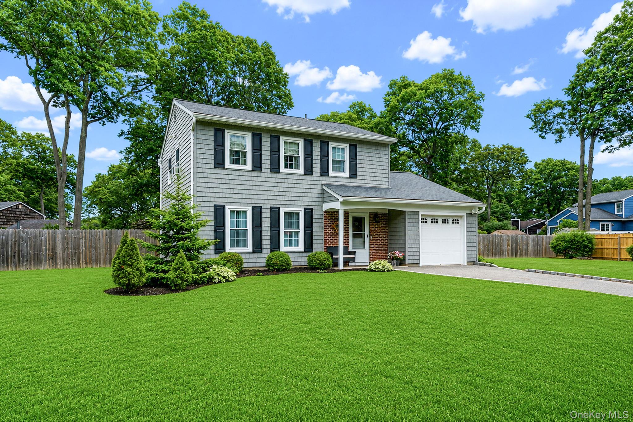 4 Green Terrace Ridge, NY 11961 - Photo 2 of 34