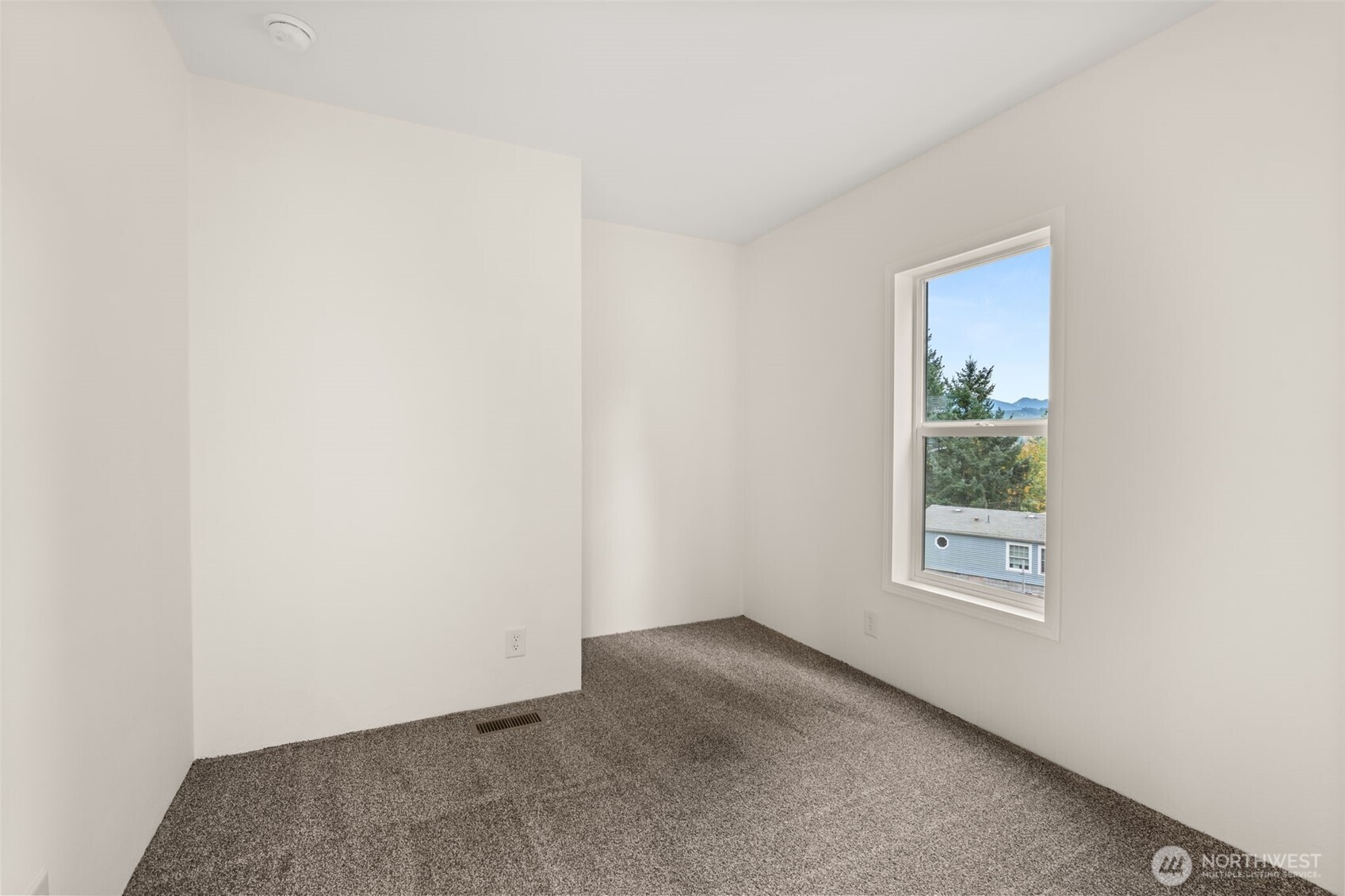 172 Boyd Road Randle, WA 98377 - Photo 20 of 30 an empty room with a window