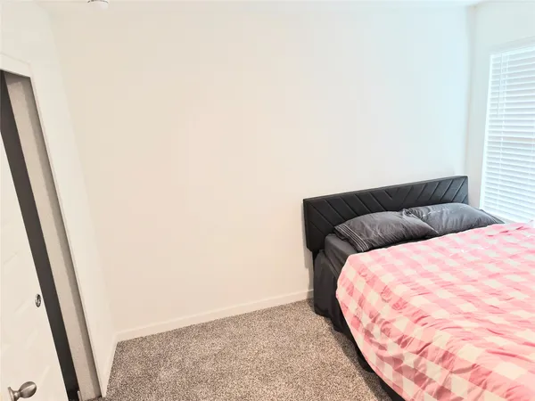 $2,100 | 501 Elm Crk Drive, Hutto, TX 78634