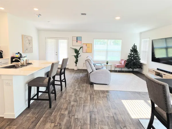 $2,100 | 501 Elm Crk Drive, Hutto, TX 78634