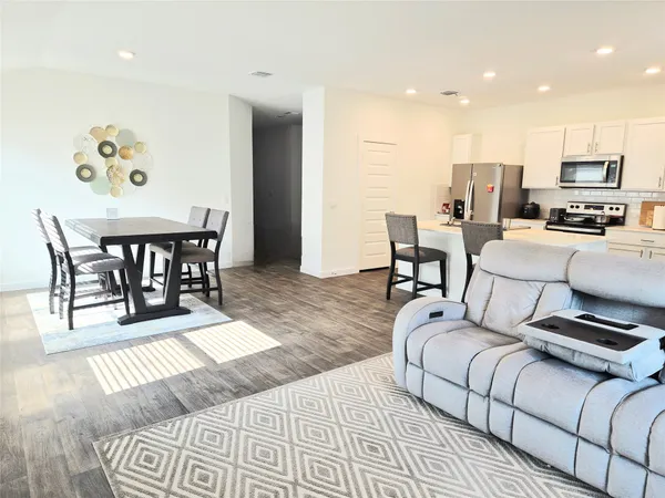 $2,100 | 501 Elm Crk Drive, Hutto, TX 78634