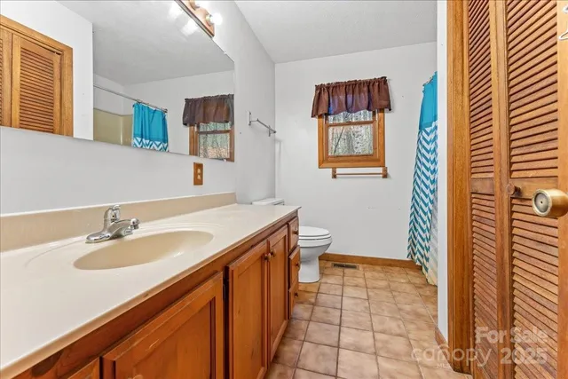 $325,000 | 221 Mary King Mountain Drive, Murphy, NC 28906