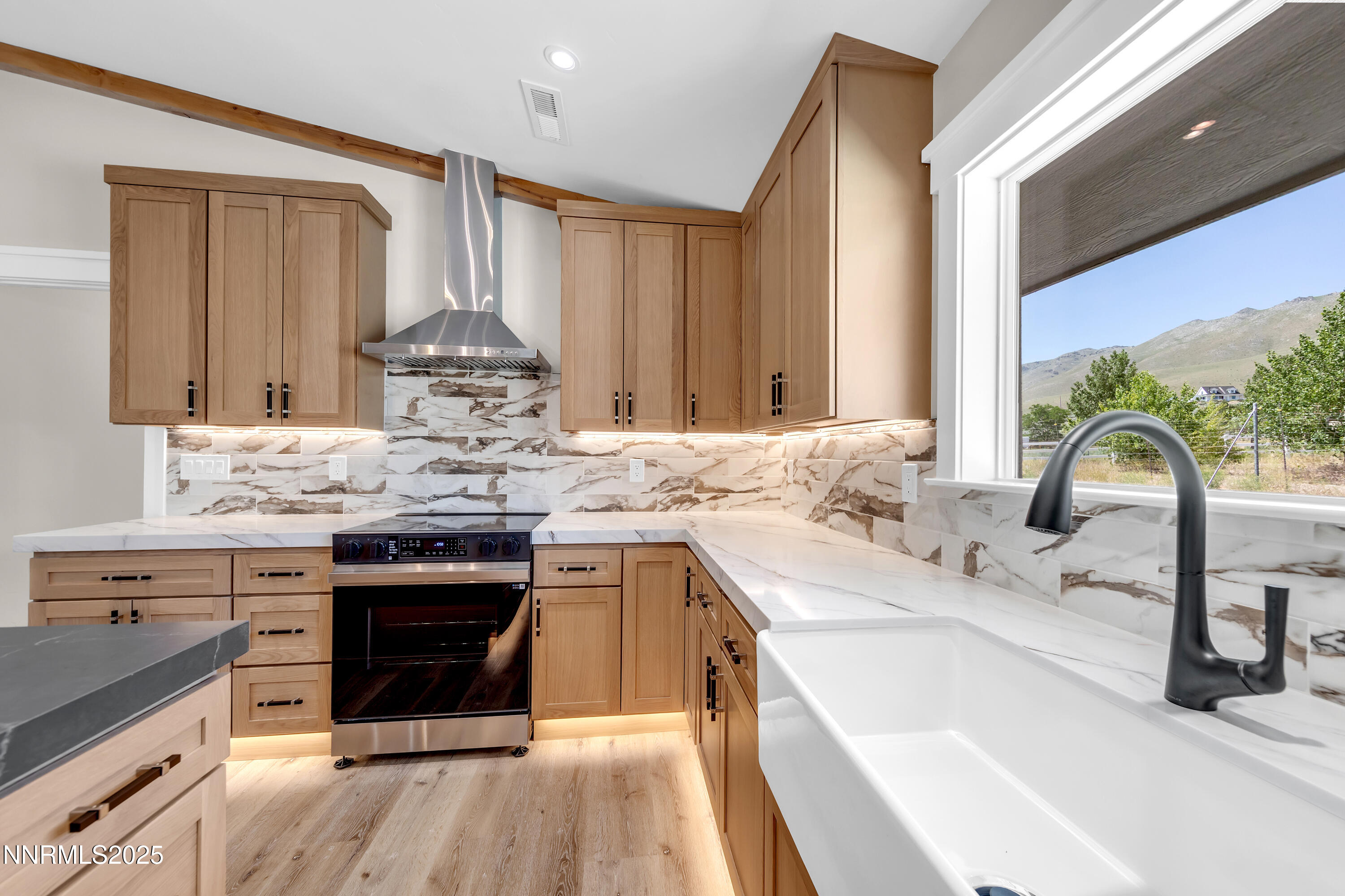 160 Shetland Circle Reno, NV 89508 - Photo 33 of 84 Kitchen