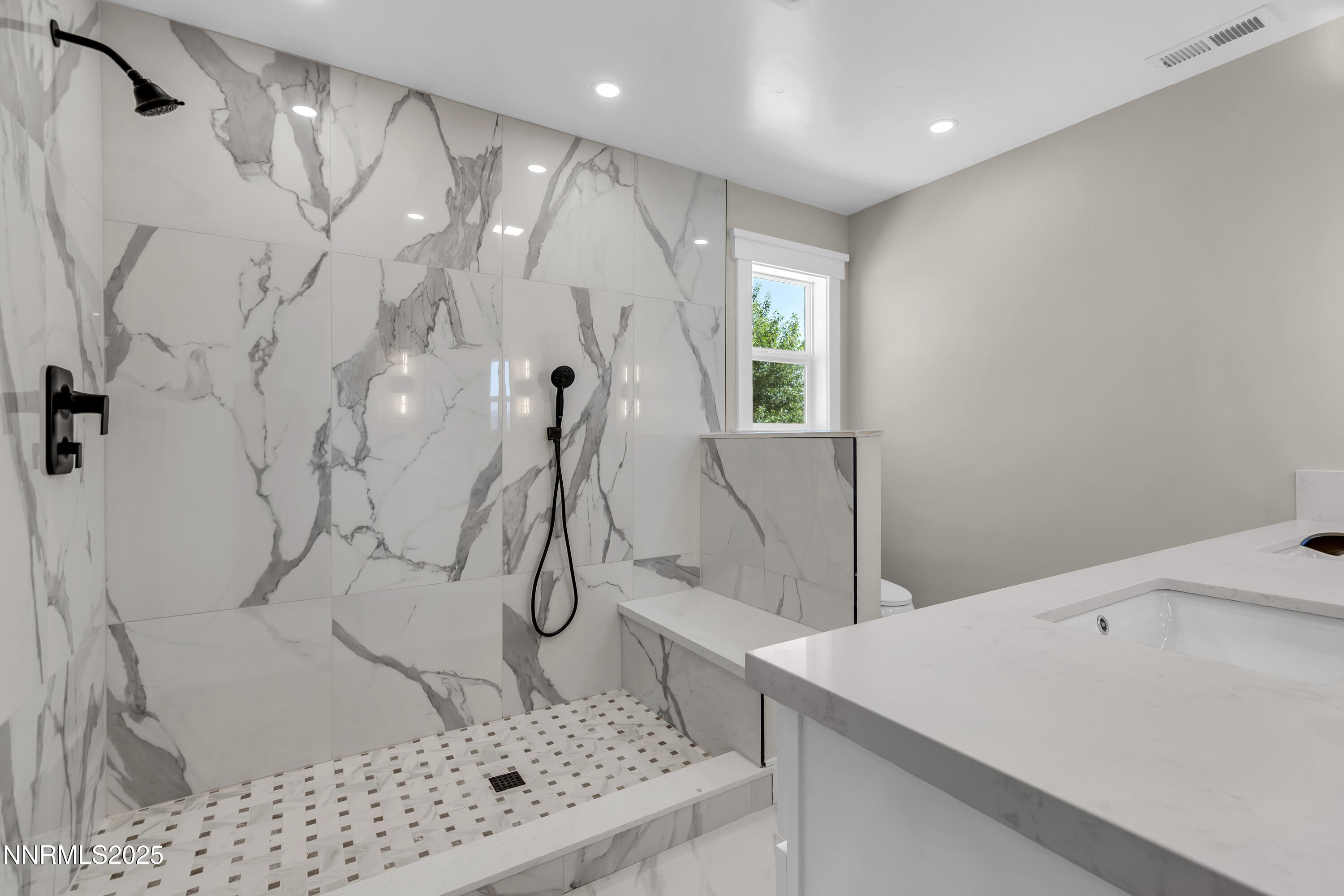 160 Shetland Circle Reno, NV 89508 - Photo 44 of 84 Primary Bathroom